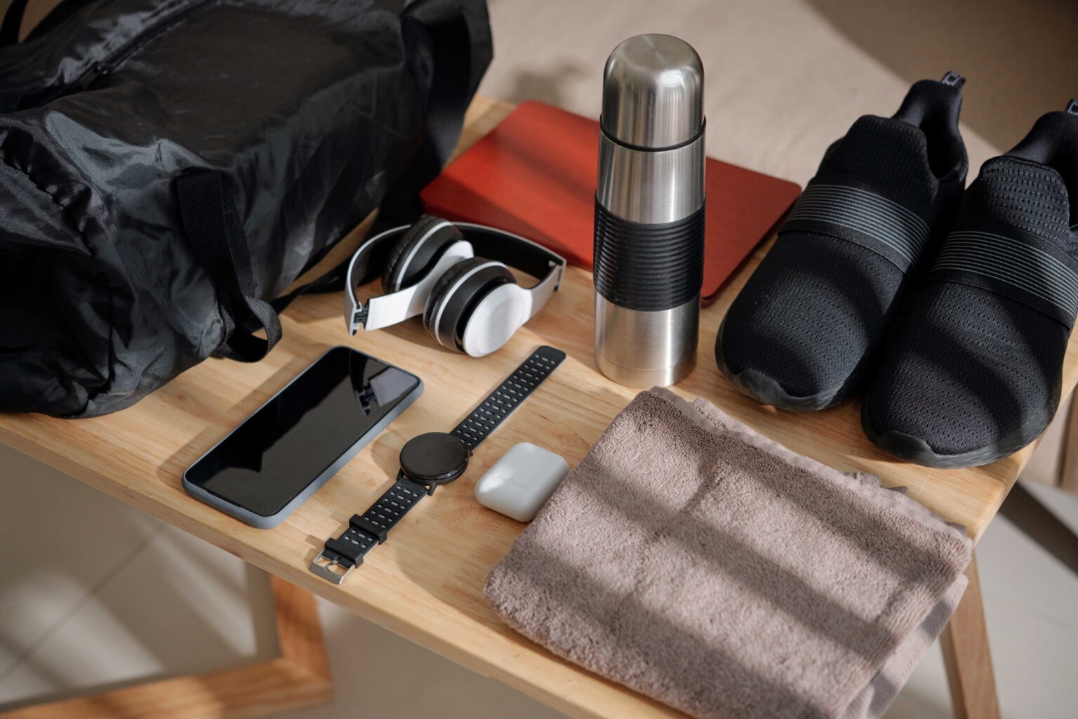 7 Gym Bag Essentials for Fitness Beginners